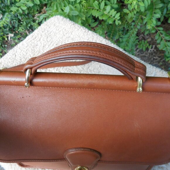 *sold* Vintage Coach Willis Bag 9927, in British Tan - Picture 5 of 10